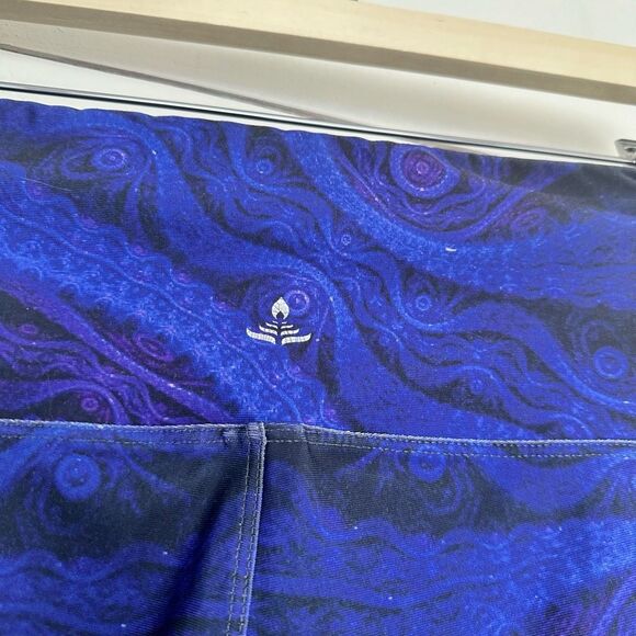 Sadhana Women’s Large/Extra Large Purple Patterned Leggings - Picture 3 of 5